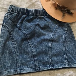 HM jean skirt size 4 but fits like XS